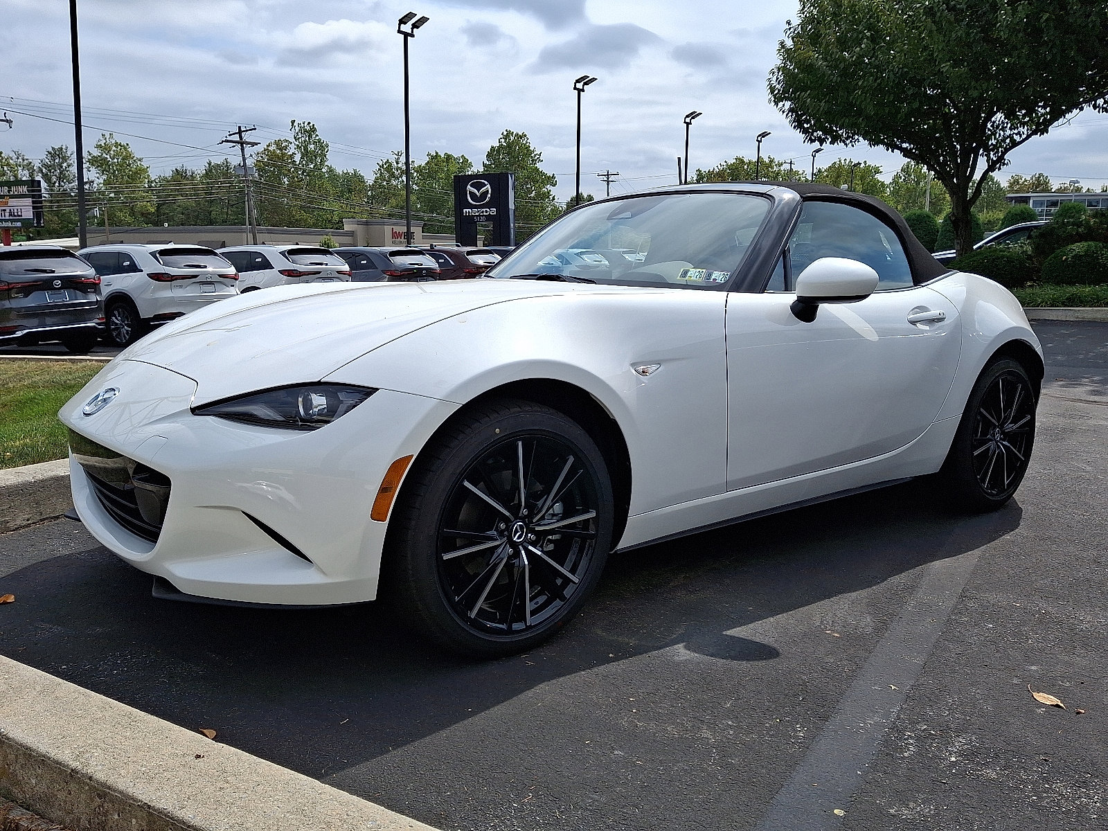 2025 Mazda MX-5 Miata Miata Grand Touring photo 3