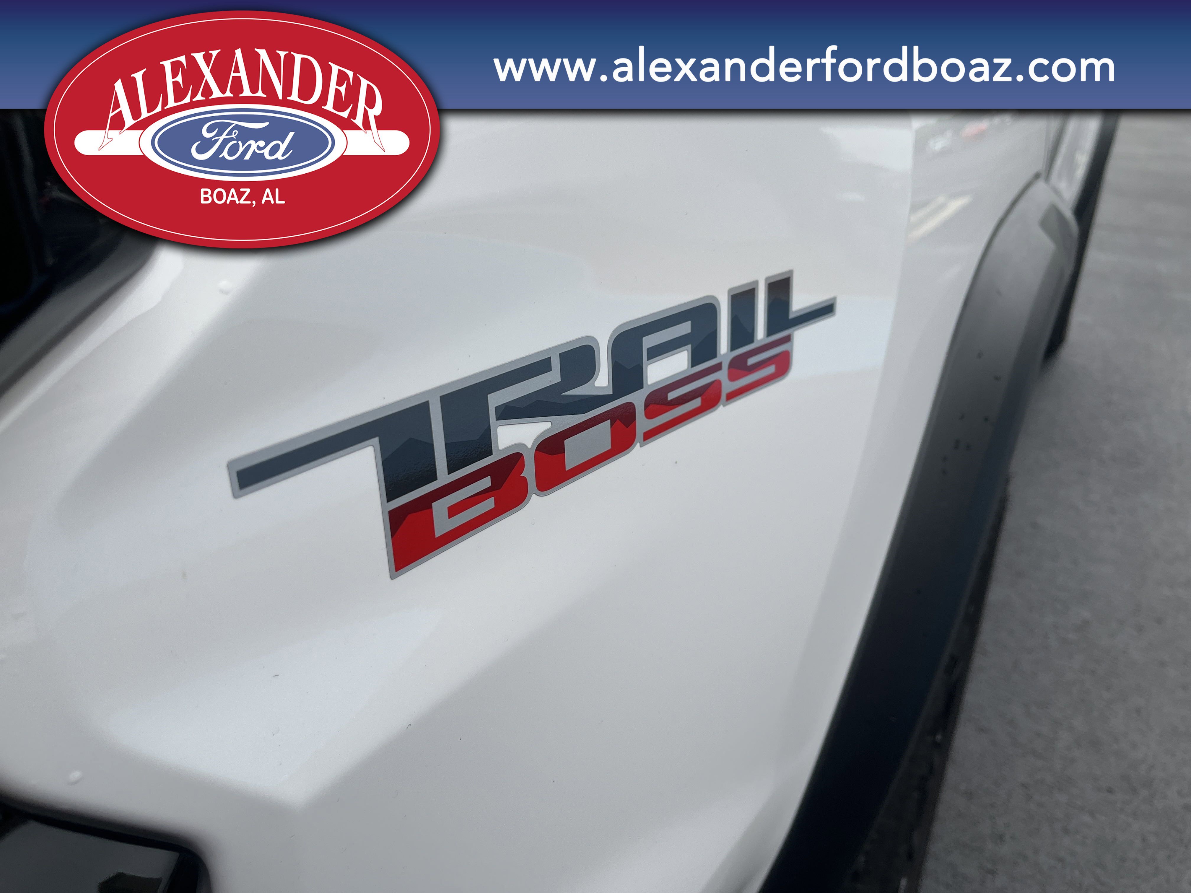2023 Chevrolet Colorado Trail Boss photo 2