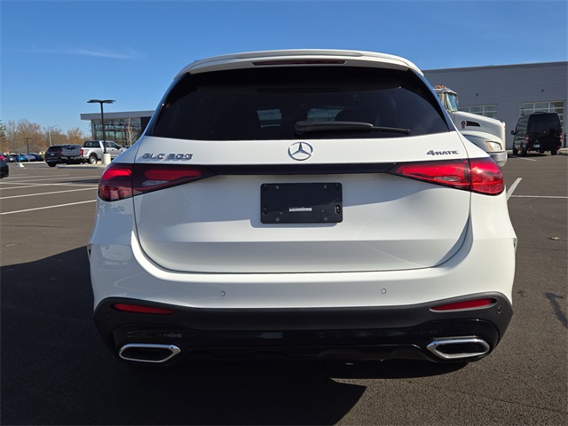 2026 Mercedes Benz GLC 300 4MATIC photo 4