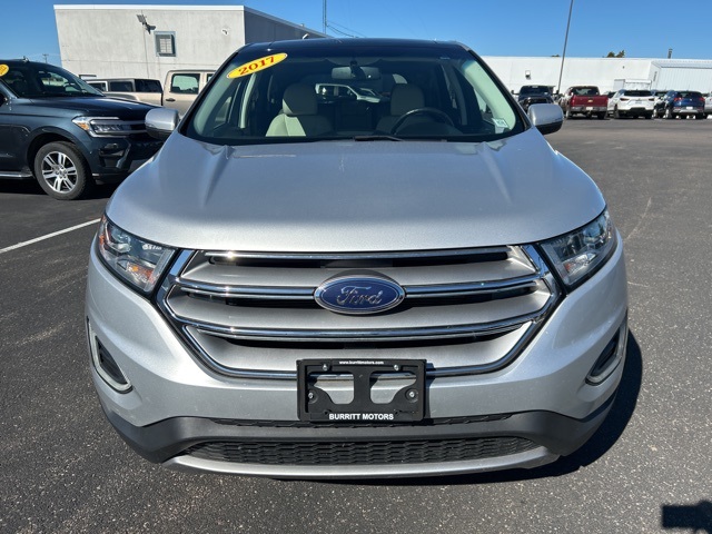 2017 Ford Edge Titanium photo 2