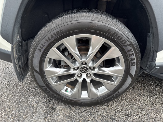 2021 Toyota RAV4 XLE Premium photo 11