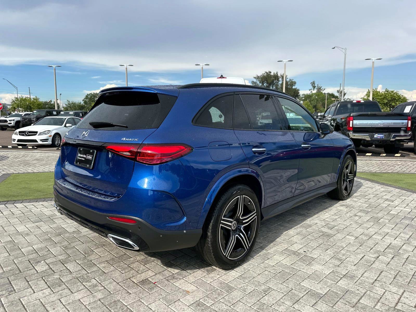 2025 Mercedes Benz GLC 350e 4MATIC photo 4