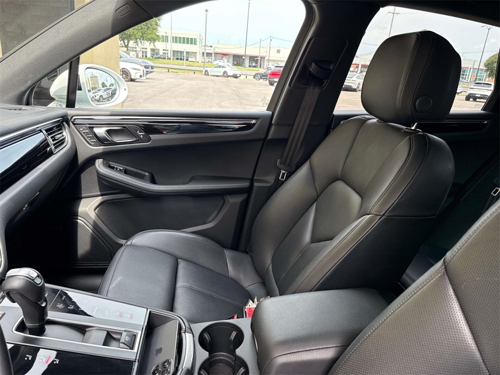 2024 Porsche Macan T photo 20