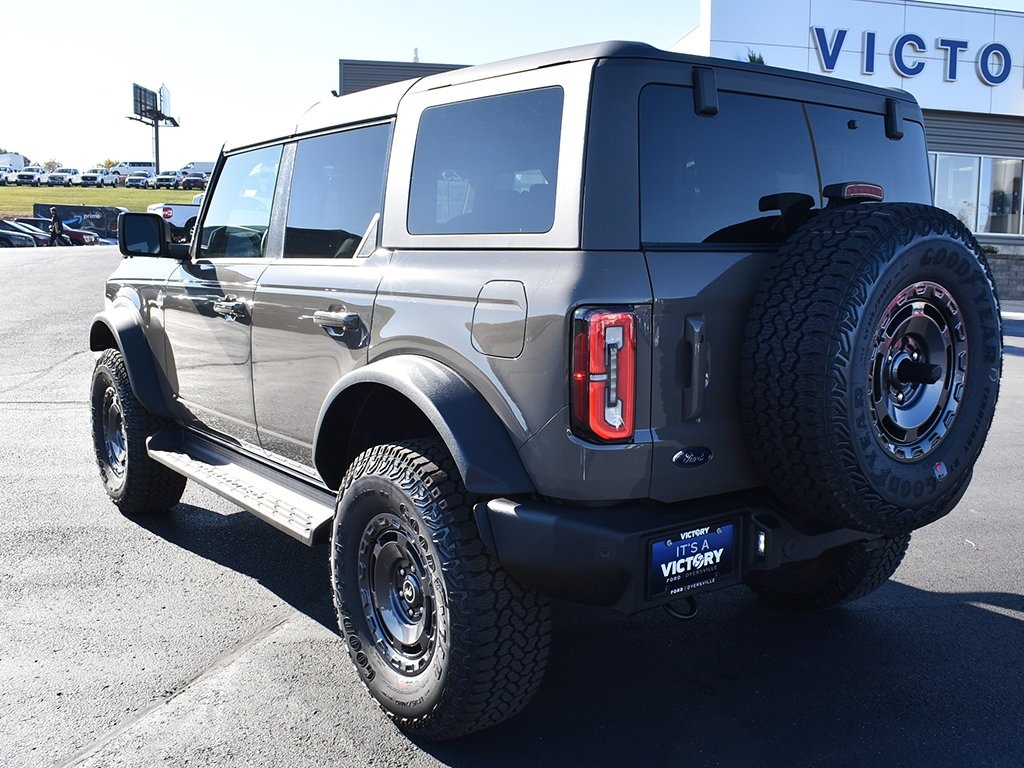 2025 Ford Bronco Outer Banks photo 3