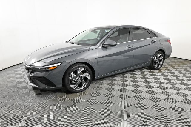 2025 Hyundai Elantra Hybrid Limited photo 2