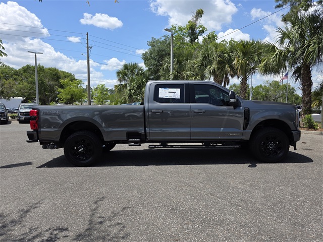 2025 Ford F-250 Lariat photo 3