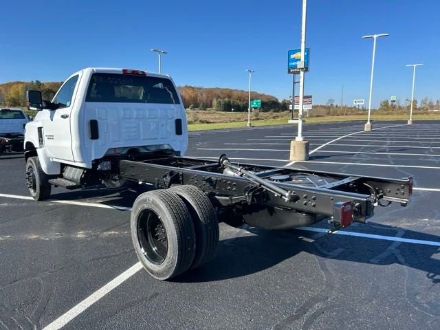 2024 Chevrolet Silverado 6500HD Work Truck LT photo 3