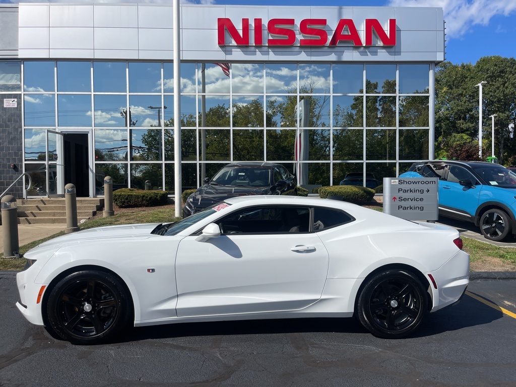2023 Chevrolet Camaro 1LT photo 2