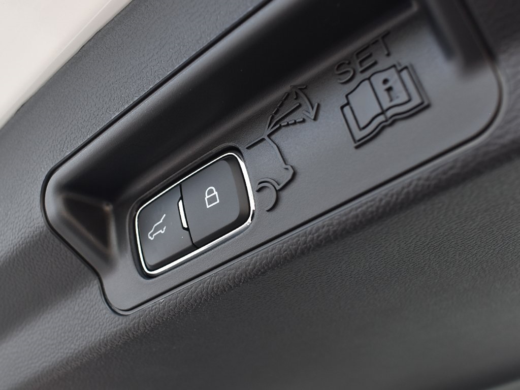 2025 Ford Explorer ST photo 24