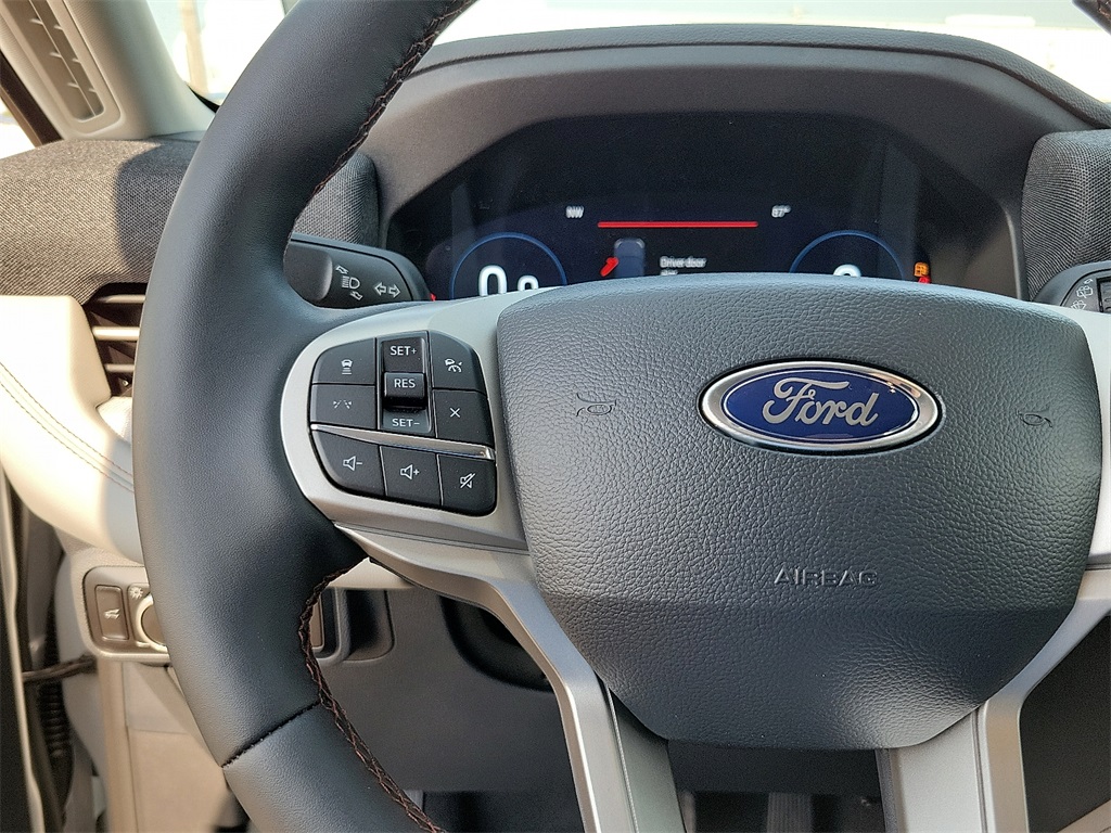 2025 Ford Explorer photo 17