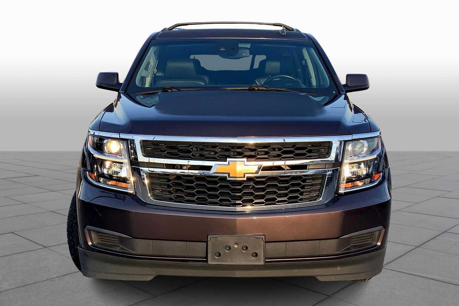 2015 Chevrolet Suburban LT photo 3
