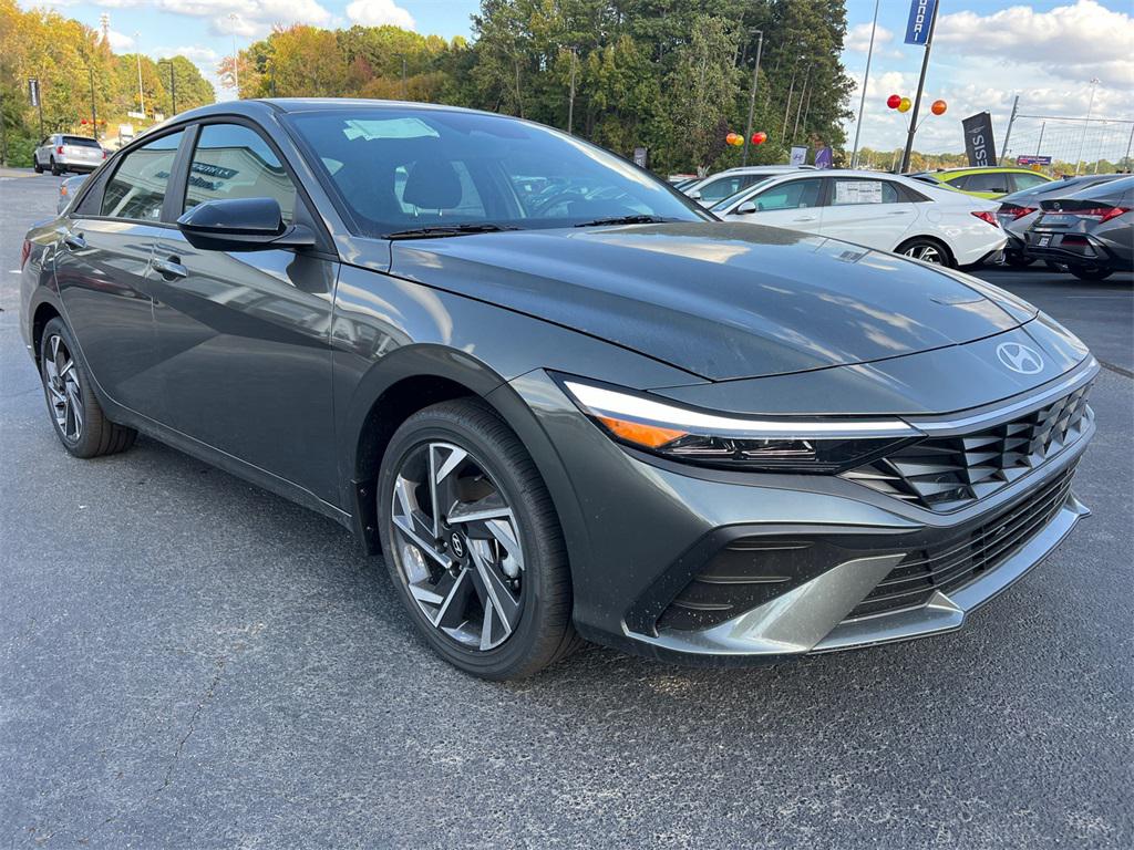 2025 Hyundai Elantra Hybrid SEL Sport photo 3