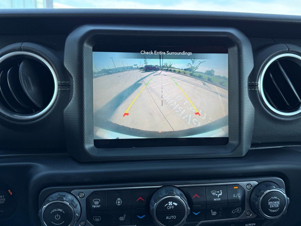2020 Jeep Wrangler Unlimited Sahara photo 28