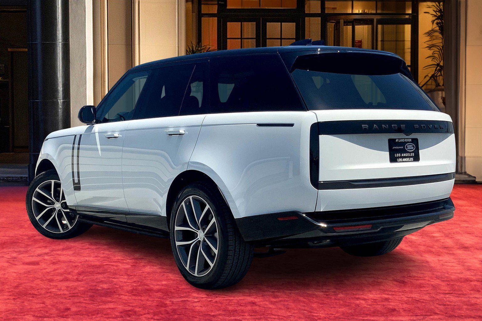 2025 Land Rover Range Rover SE photo 2
