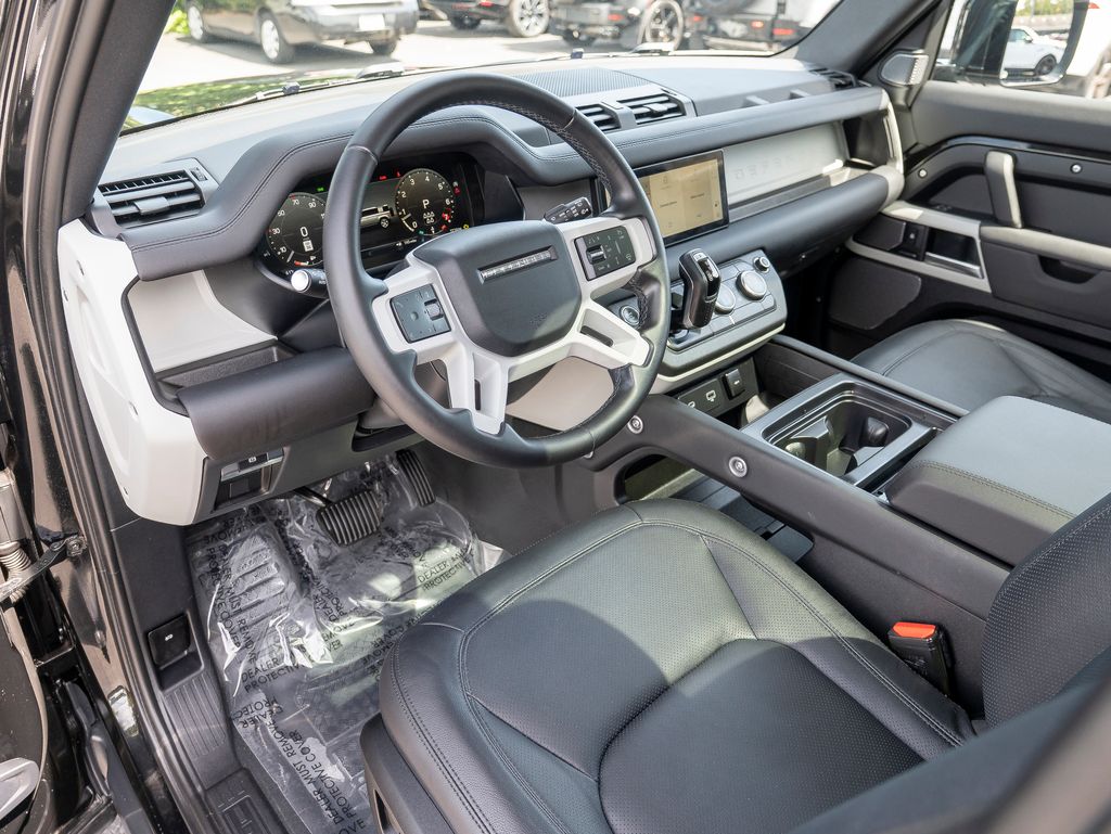 2024 Land Rover Defender 110 S photo 8
