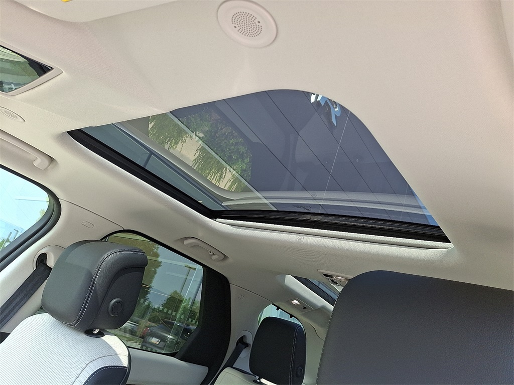 2025 Land Rover Discovery S photo 14