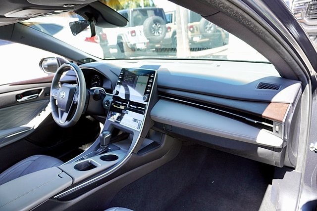 2019 Toyota Avalon Limited photo 9