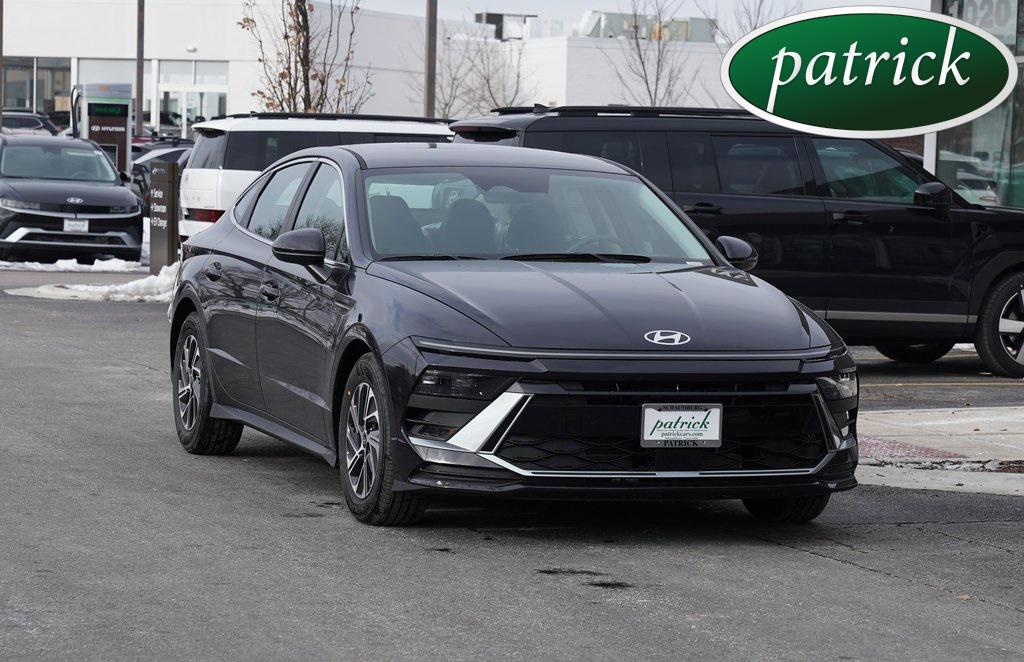 2026 Hyundai Sonata Hybrid Blue's photo