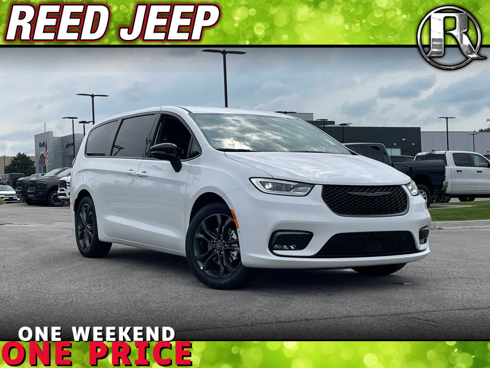 2026 Chrysler Pacifica Select's photo