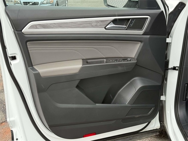 2022 Volkswagen Atlas Cross Sport V6 SE Technology photo 26