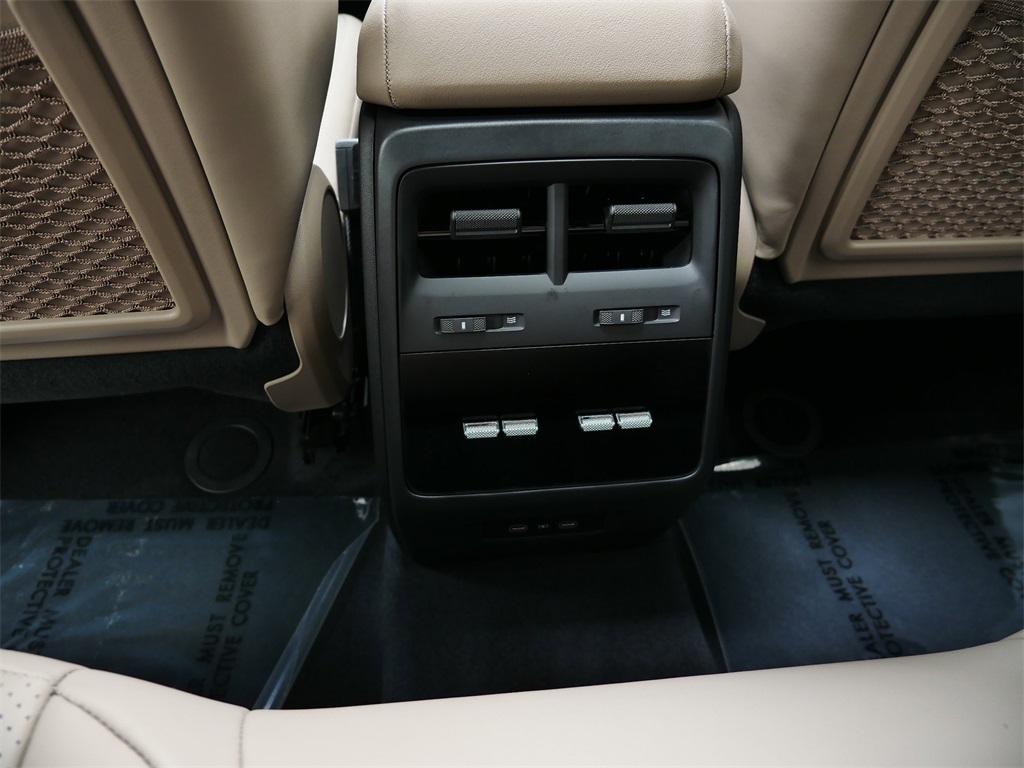 2025 Porsche Macan Electric 4 photo 15