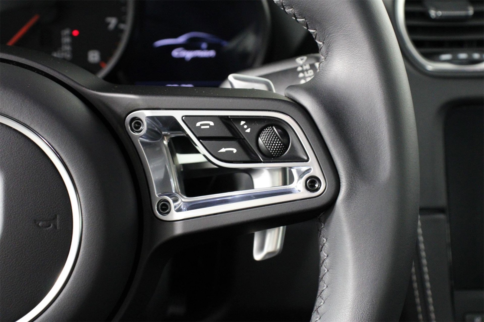 2025 Porsche Cayman photo 13