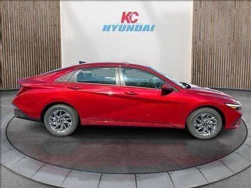 2025 Hyundai Elantra Hybrid Blue photo 4