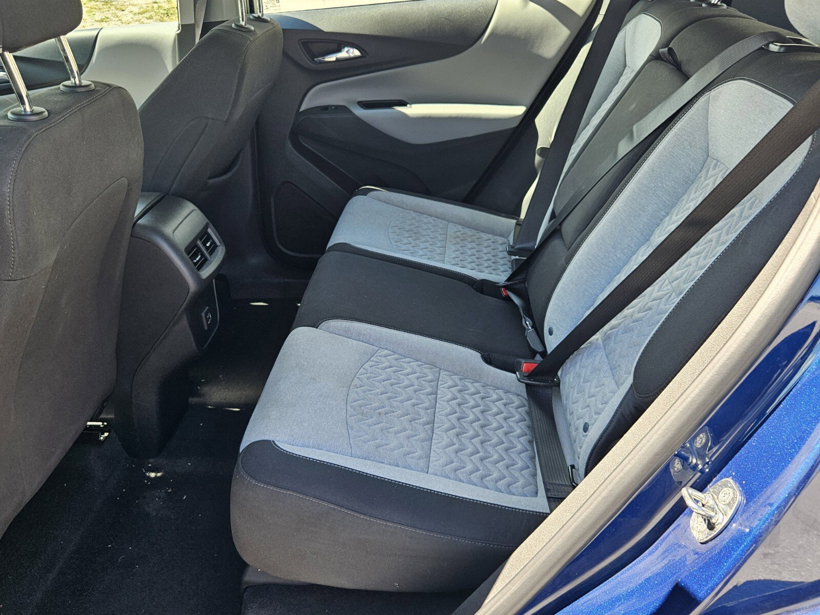 2022 Chevrolet Equinox LS photo 2