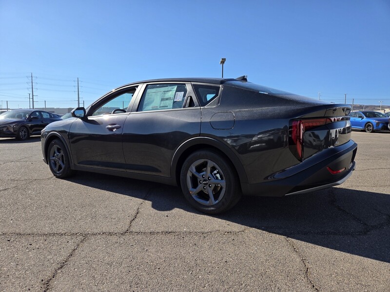 2025 Kia K4 LXS photo 3