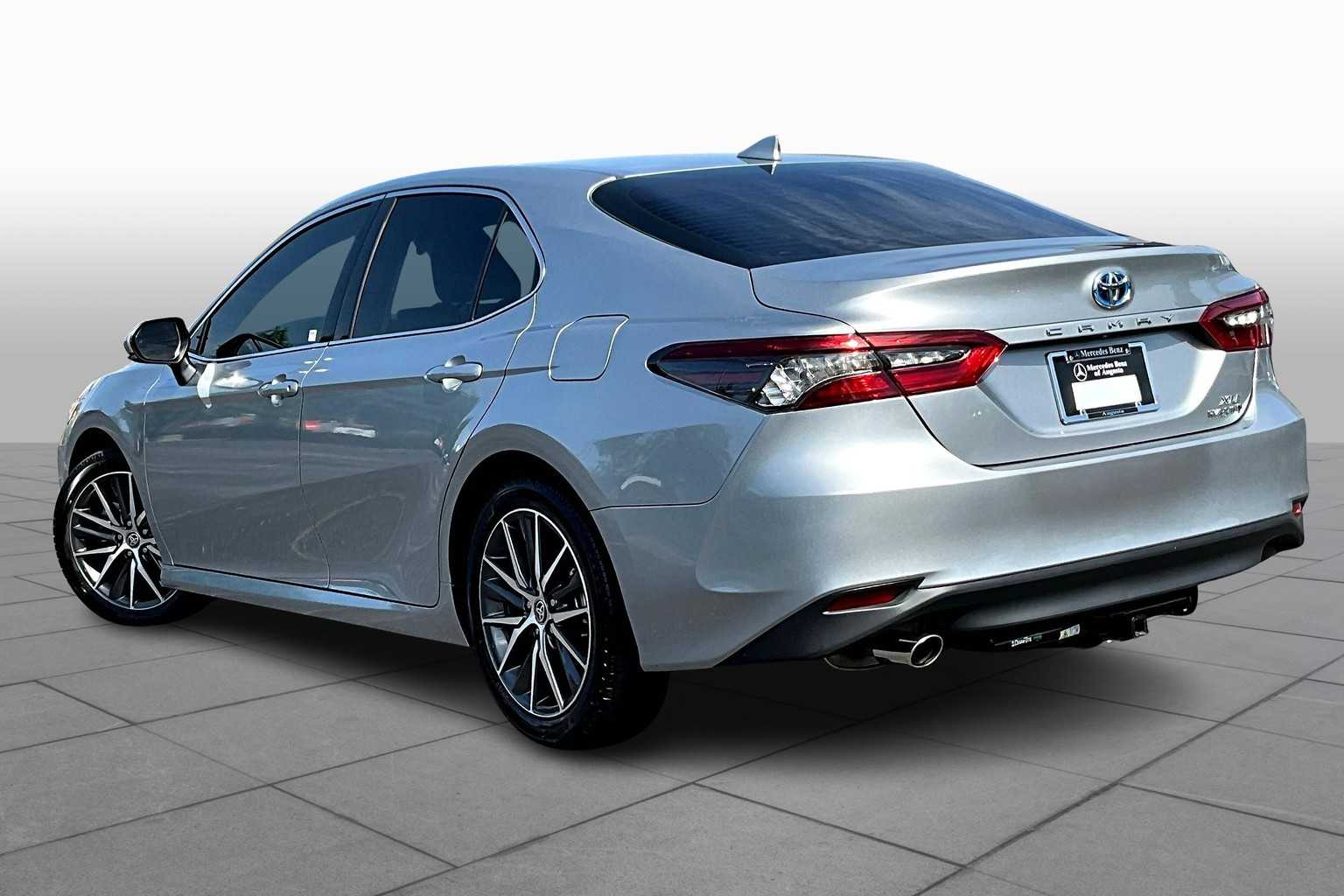 Image 10 of Pre-Owned 2022 2022 Toyota Camry Hybrid XLE With Navigation