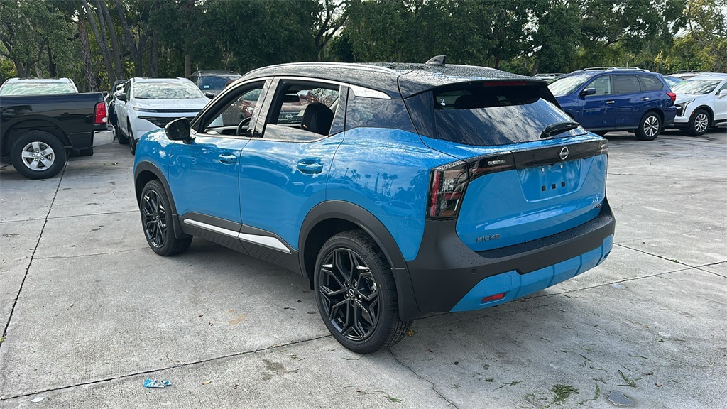 2025 Nissan Kicks SR photo 2