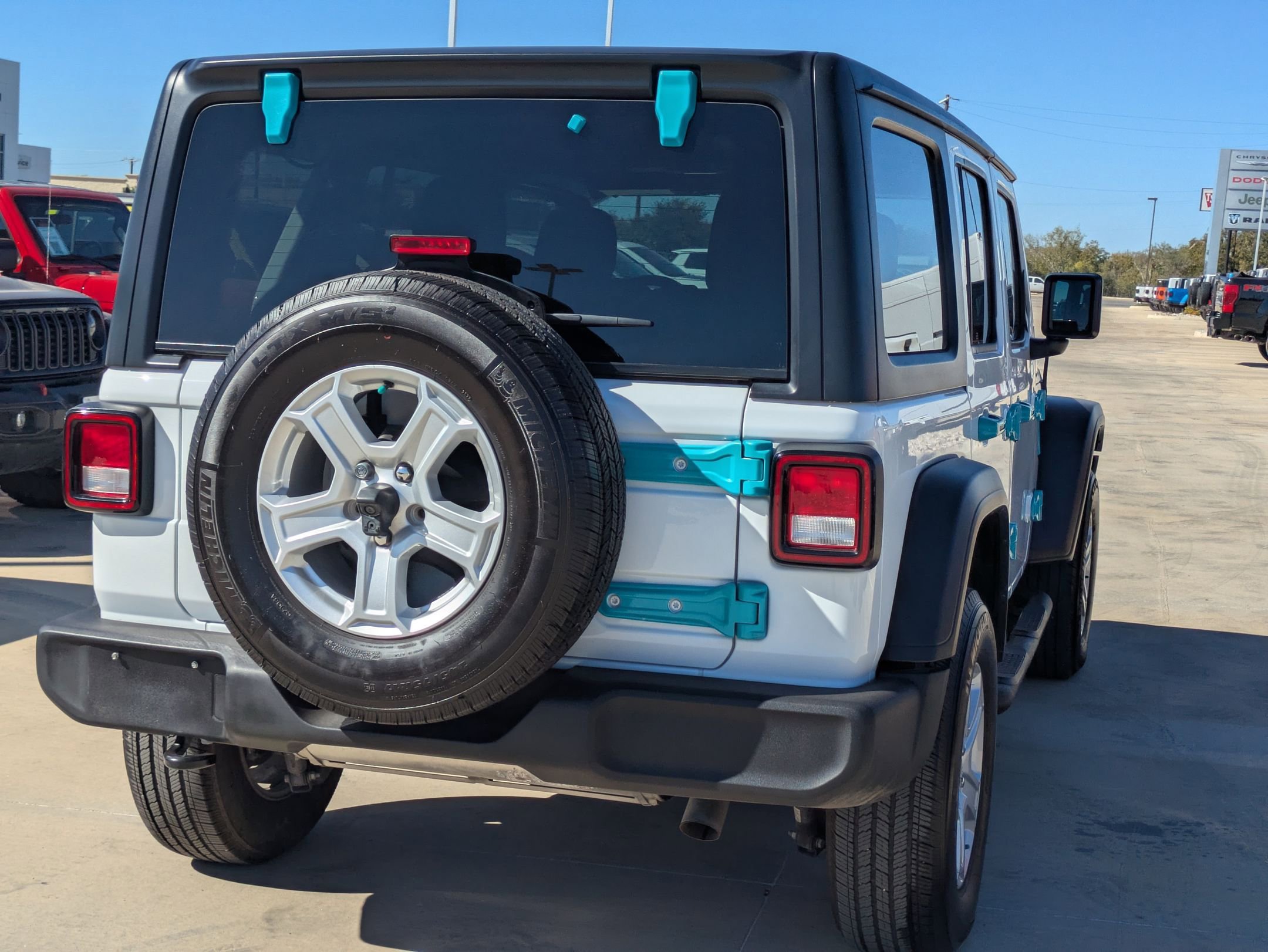 2022 Jeep Wrangler Unlimited Sport S photo 2