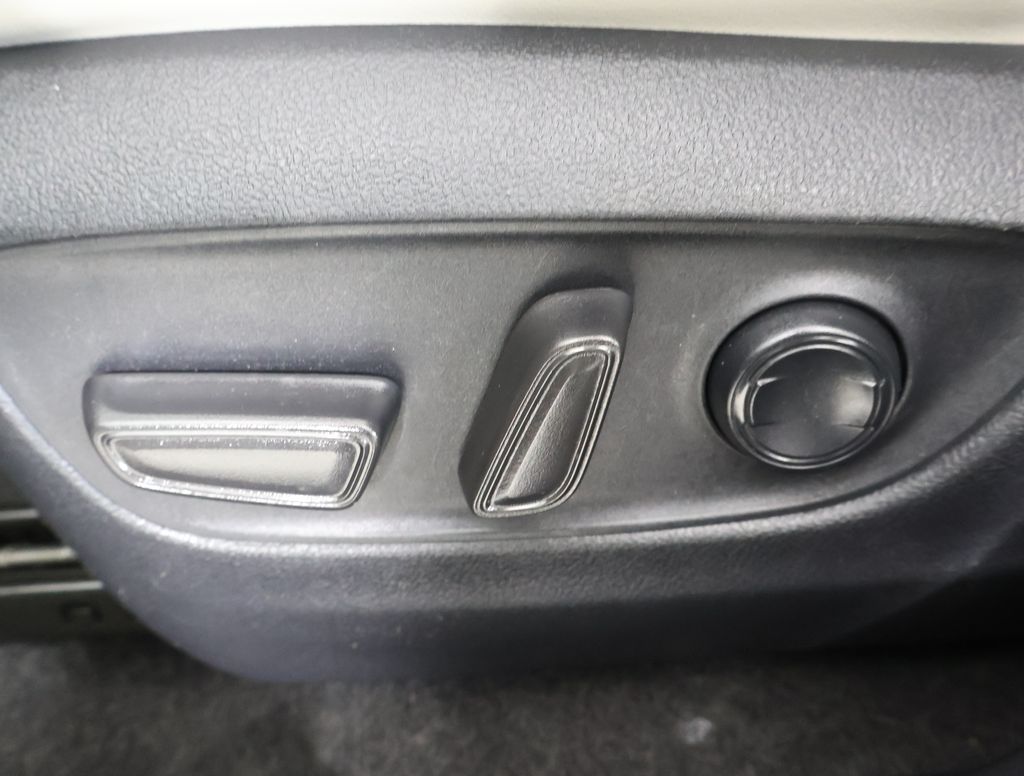 2021 Toyota RAV4 XLE Premium photo 7