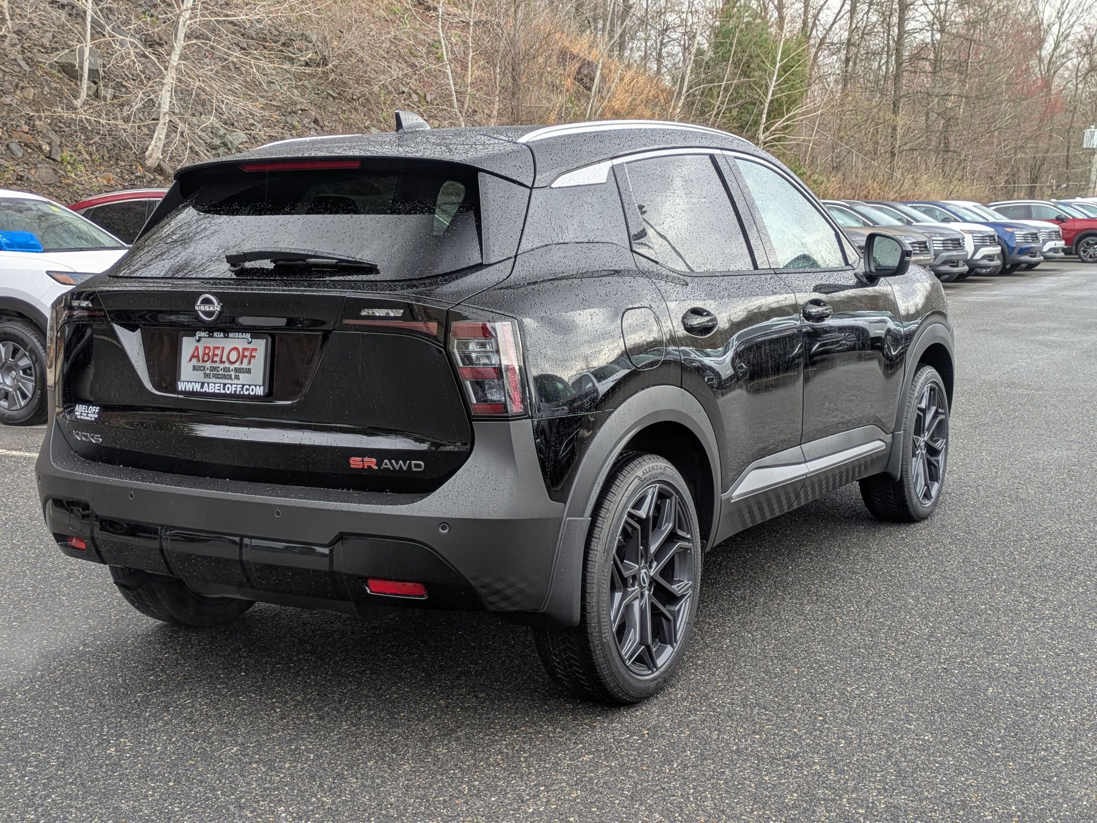2025 Nissan Kicks SR photo 4