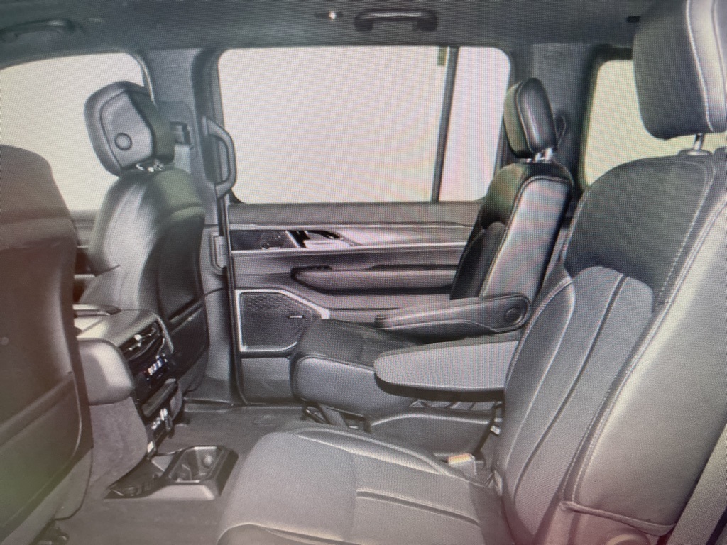 2024 Jeep Wagoneer L Series II photo 6