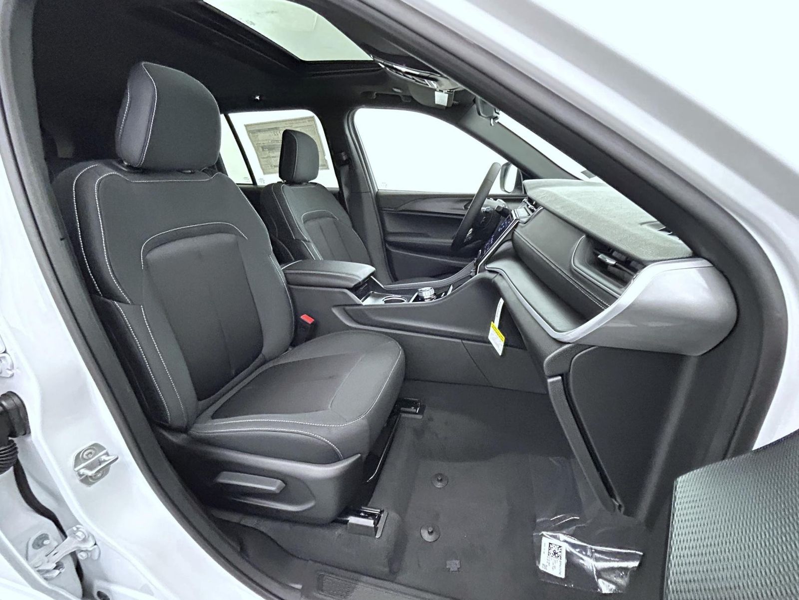 2025 Jeep Grand Cherokee Laredo X photo 13