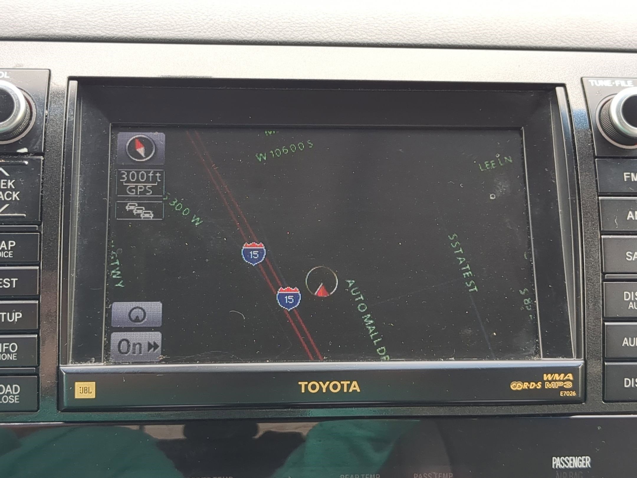 2010 Toyota Sequoia photo 20