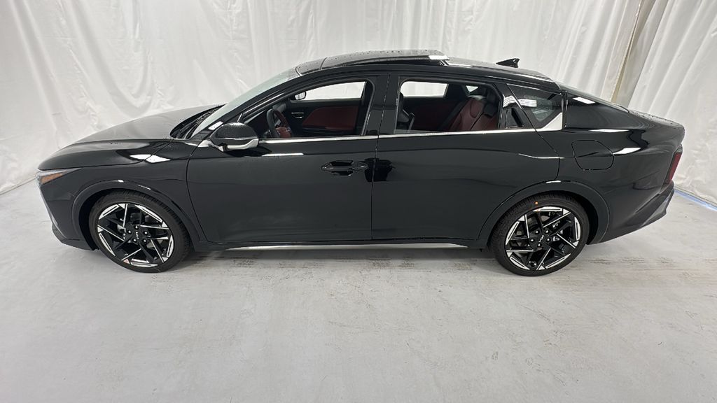 2025 Kia K4 GT-Line photo 6