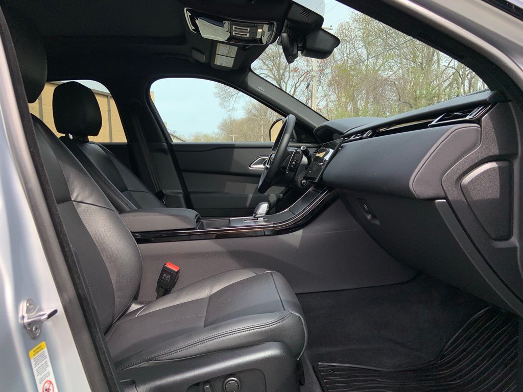 2025 Land Rover Range Rover Velar SE photo 15