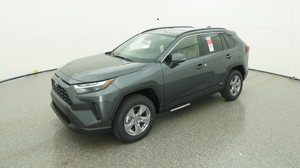 2025 Toyota RAV4 XLE's photo