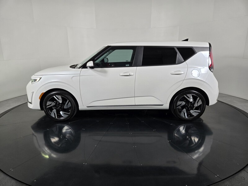 2024 Kia Soul GT-Line photo 2