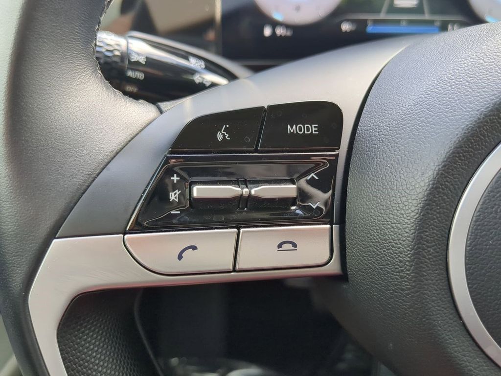2023 Hyundai Elantra SEL photo 21