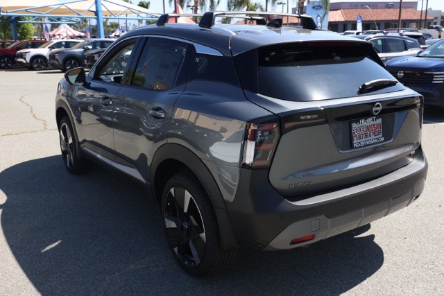 2026 Nissan Kicks SR photo 2