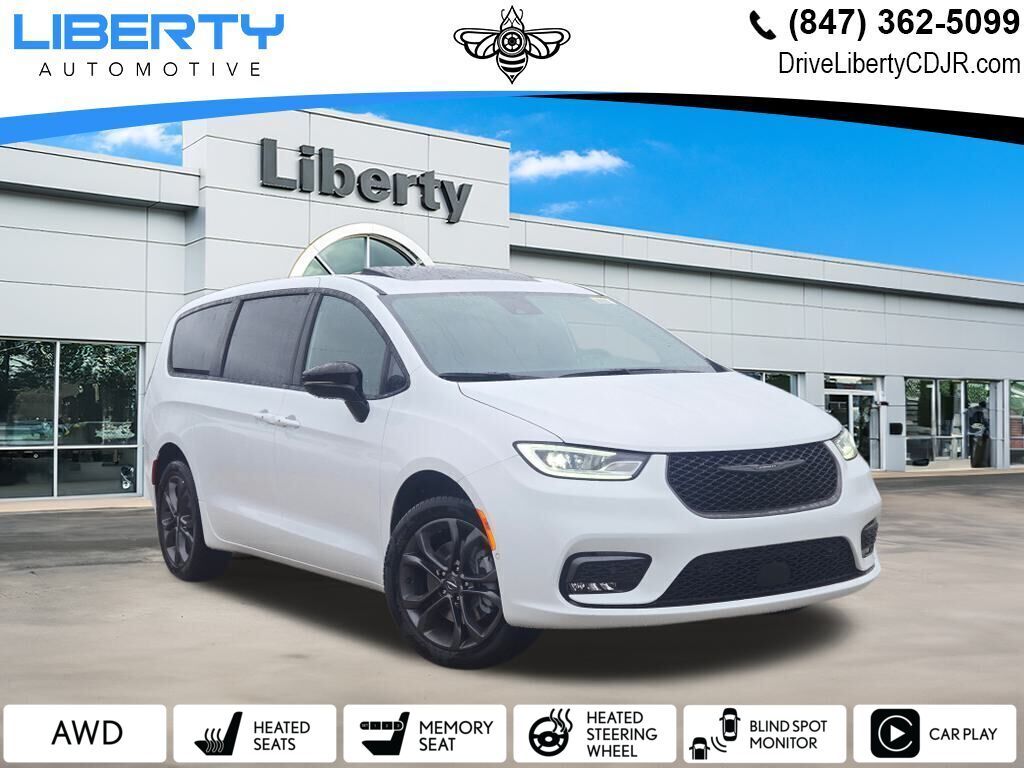 2026 Chrysler Pacifica Select's photo