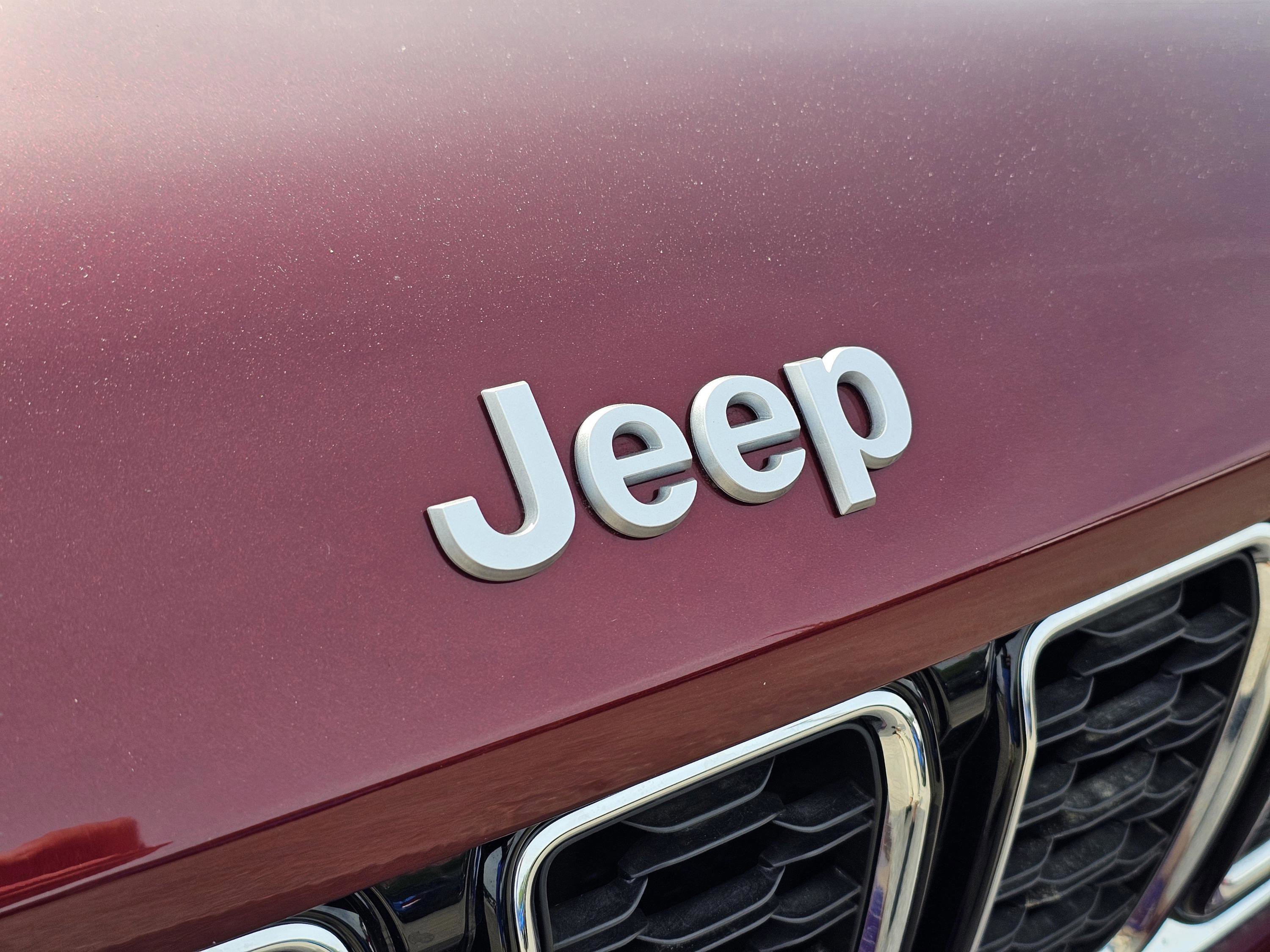 2025 Jeep Grand Cherokee Limited photo 3