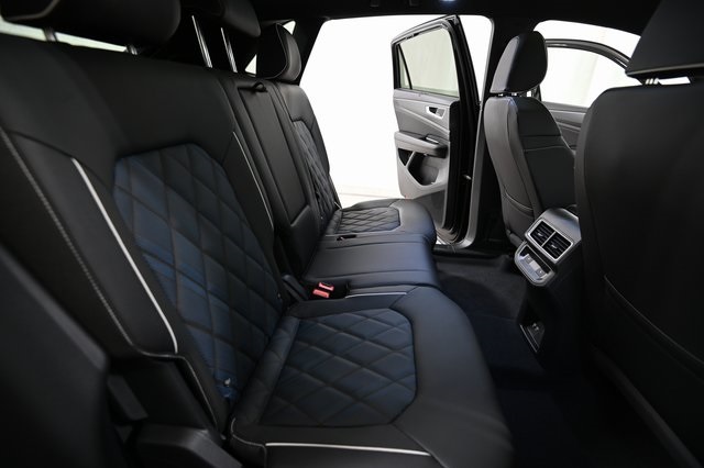 2025 Volkswagen Atlas Cross Sport SEL Premium R-Line photo 19