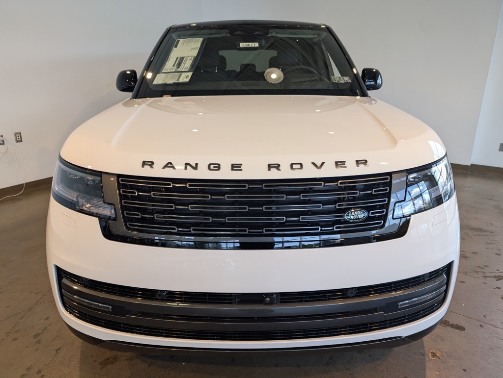 2025 Land Rover Range Rover SE photo 2