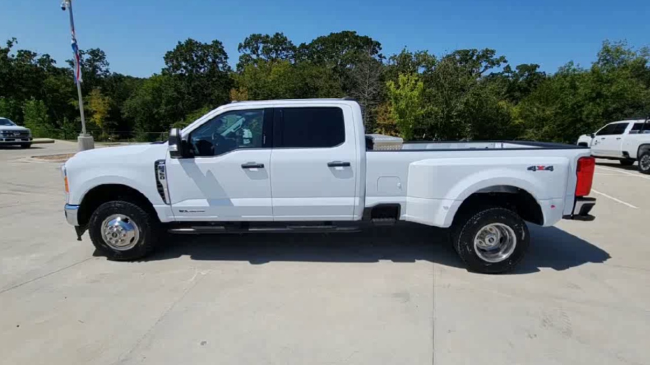 2023 Ford F-350 XLT photo 31