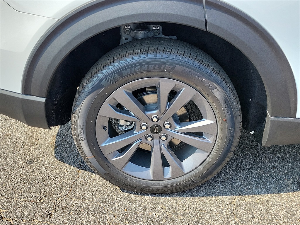 2025 Ford Explorer photo 7