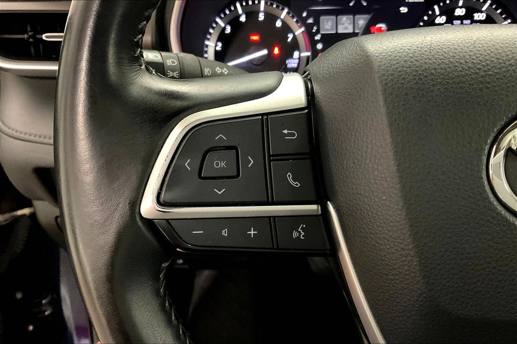 2022 Toyota Highlander XLE photo 18